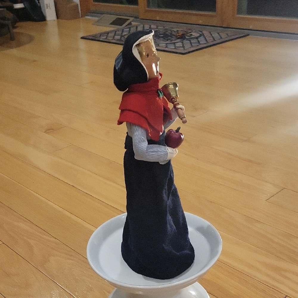 Byers Choice Vintage Carolers School Teacher - Picture 5 of 14